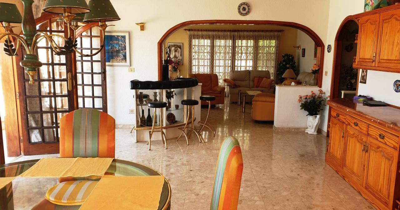 阿德耶Sunny House With Private Pool And Sea View别墅 外观 照片