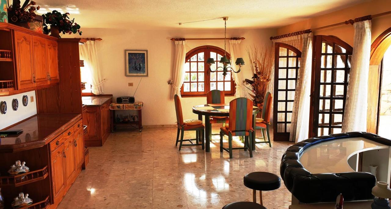 阿德耶Sunny House With Private Pool And Sea View别墅 外观 照片